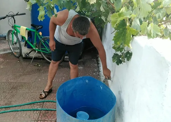 İzmir Dikili'de vatandaşlardan su isyanı! "Taşıma su ile değirmen döndürüyoruz"-4