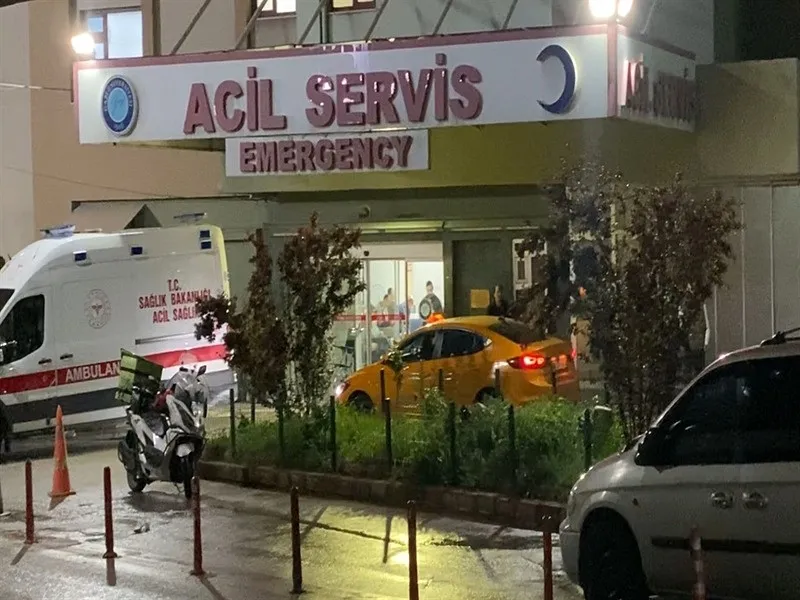 doktorlari-dinlemeyen-haluk-levent-yine-fenalasti-konserini-yarida-kesti-1780252738767.jpeg Doktorları dinlemeyen Haluk Levent yine fenalaştı: Konserini yarıda kesti-2