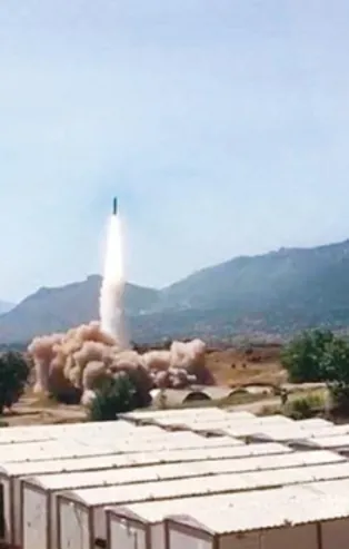 Bora ile S-400 Yunan'ı titretti: Hiç kimse bizi kurtaramaz