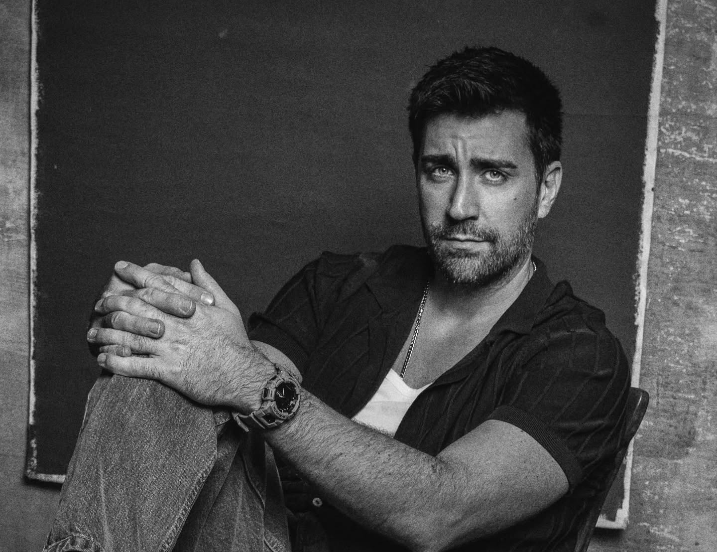 Çağlar Ertuğrul’dan Galatasaray atkılı Dua Lipa paylaşımı: Arkasından yapay zeka çıktı