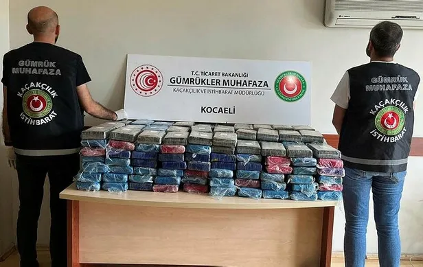 zehir-tacirlerine-agir-darbe-yuzlerce-kilo-uyusturucu-ele-gecirildi-1660058905502.jpeg