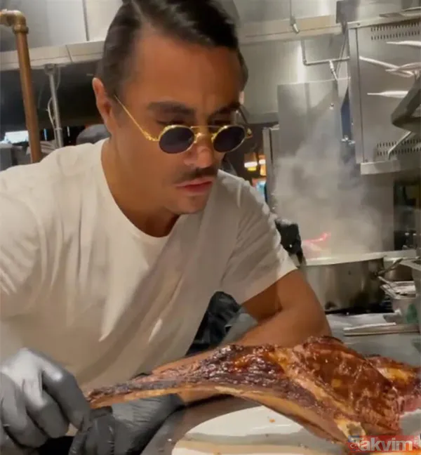 Nusret Gökçe'nin 10 modelle çektiği video olay oldu! Tepki çeken videoya 'Orada korona yok galiba?' yorumu yağdı - 6