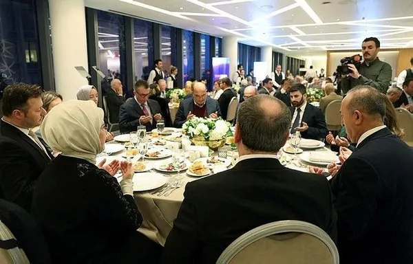 emine-erdogan-new-yorkta-tascin-geleneksel-iftarina-katildi-1680360592207.jpeg