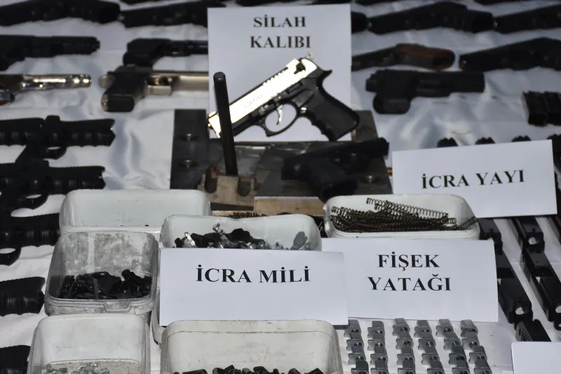 İzmir'de kaçak silah üreten şebekeye operasyon - 7