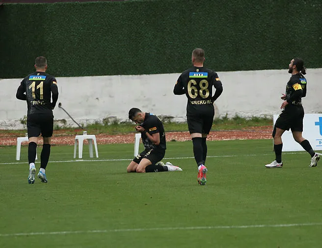 Jahovic 3’ledi Göztepe’ye 3 puanı getirdi