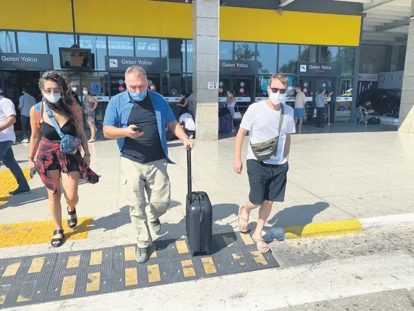 Hande Erçel'in arkadaşı Sitare Akbaş ile aşk yaşamaya başlayan Murat Dalkılıç Bodrum'a gitti-1