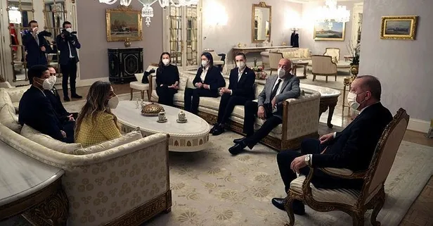 Başkan Erdoğan, Türkiye Voleybol Federasyonu yöneticileri ve oyuncularını kabul etti!