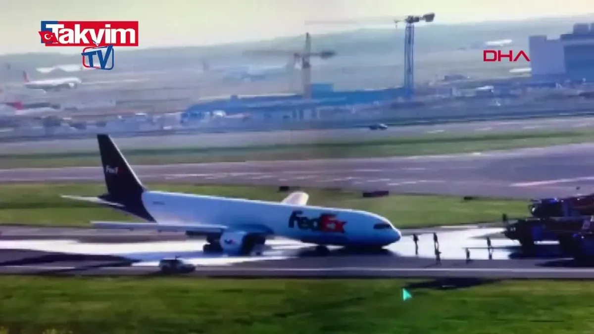İstanbul Havalimanı'nda uçak gövdesi üstü indi! O anlar saniye saniye kamerada
