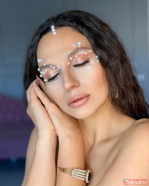 Annenin Sırrıdır Çocuk Meryem’i Selin Yeninci bornozlu pozlarıyla gündemde! İbrahim Tatlıses’in hayran kaldığı Selin ortalığı salladı - 4