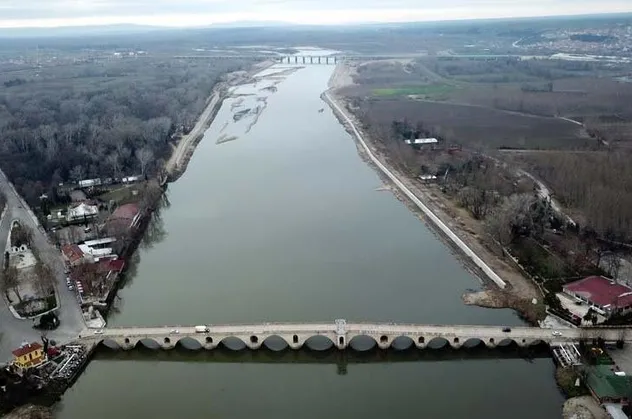Meriç Nehri'nde erkek cesedi bulundu