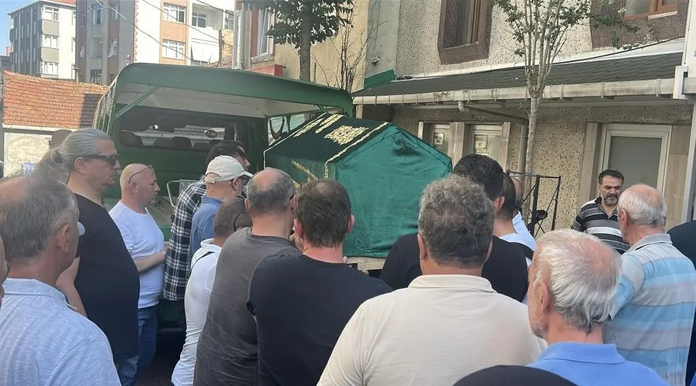 halicte-tur-teknesi-kopruye-carpti-personel-denizde-olu-bulundu-1784566334425.jpeg Haliç'te tur teknesi köprüye çarptı: Personel denizde ölü bulundu-7