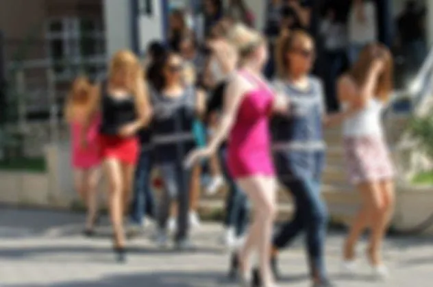 Kiralık evlere fuhuş baskını! 55 gözaltı