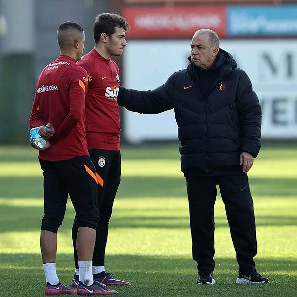 galatasarayda-buyuyen-kadro-krizi-cezali-ve-covid-19-geciren-futbolcular-zora-soktu-1641338696635.jpeg Galatasaray'da büyüyen kadro krizi! Cezalı ve Covid-19 geçiren futbolcular Aslan'ı zora soktu-4