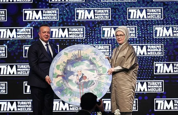 Emine Erdoğan: Kadınların önündeki engelleri kaldırmak için büyük bir gayret içindeyiz-4