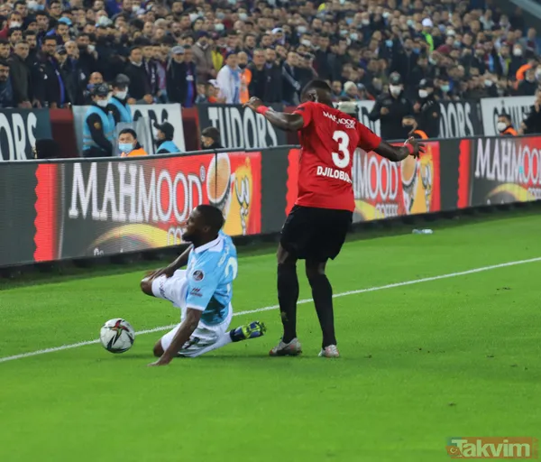 Trabzonspor - Gaziantep FK maçında ilginç olay! Arda Akbulut kaleye geçince Muhammet Taha Tepe maça motosikletle yetişti - 35