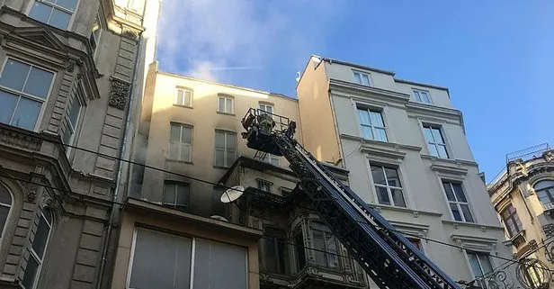 İstiklal Caddesi'nde korkutan yangın!