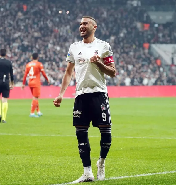 besiktasin-yildiz-futbolcusu-cenk-tosundan-45-milyonluk-sov-gorenler-hayran-kaldi-1692480942946.jpeg Beşiktaş’ın yıldız futbolcusu Cenk Tosun'dan 45 milyonluk şov! Görenler hayran kaldı...-2
