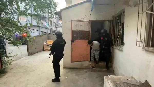 Son dakika: İçişleri Bakanlığı açıkladı: Canlı bomba eylemi yapmaya hazırlanan DEAŞ'lı 3 kişi yakalandı-4