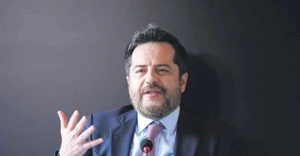 Erden Timur gözyaşları içinde Galatasaray’dan istifa etti