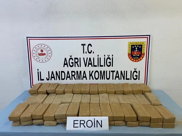 agrida-uyustucu-operasyonu-51-kilogram-eroin-ele-gecirildi-1624028028806.jpg