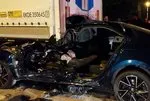 İstanbul’da feci kaza! Seyir halindeki araç TIR’a ok gibi saplandı