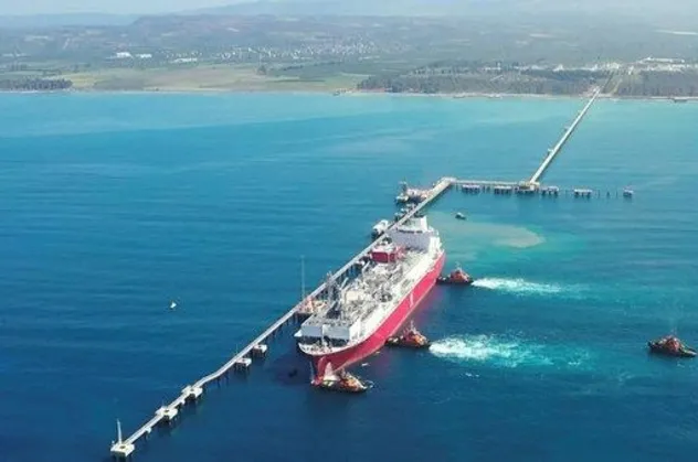 Bakan duyurdu: İlk LNG depolama ve gazlaştırma gemimiz Ertuğrul Gazi Türkiye'ye geldi