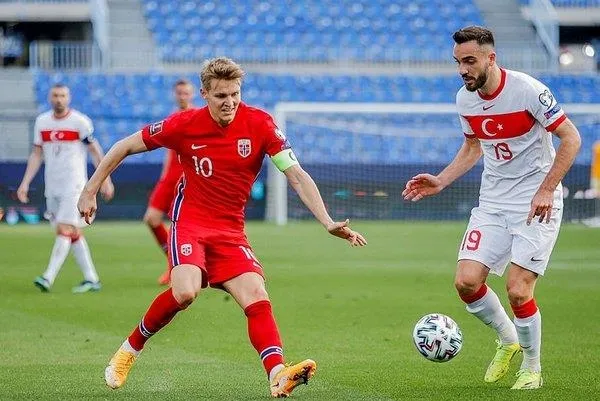 O iddia sonrası sosyal medyayı sallayan soru: Odegaard 58 milyon Euro ederse Ozan Tufan kaç milyon Euro eder?-3