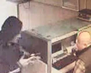 Soyguncu polis çıktı