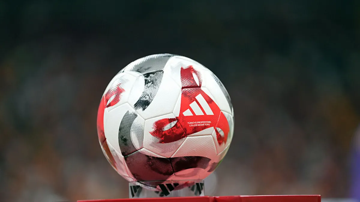 Beşiktaş Fenerbahçe derbi maç tarihi 2025: BJK- FB maçı ne zaman, saat kaçta, hangi kanada? Maçın hakemi kim?
