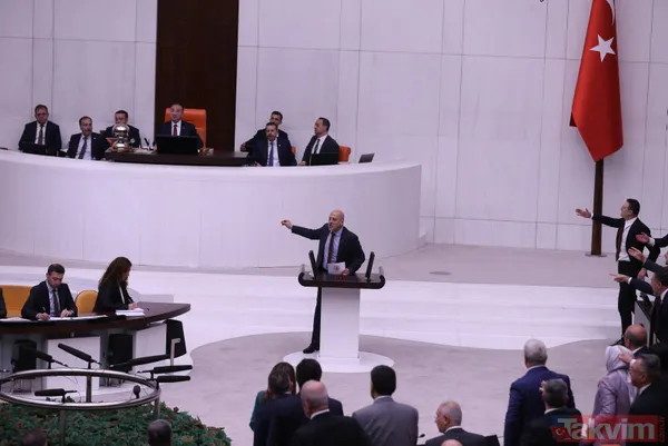 Filistin oturumuna mazeret sunan CHP lideri Özgür Özel Can Atalay için seke seke Meclis'e geldi! Bir de üstüne DEM Grubu'na gitti - 16