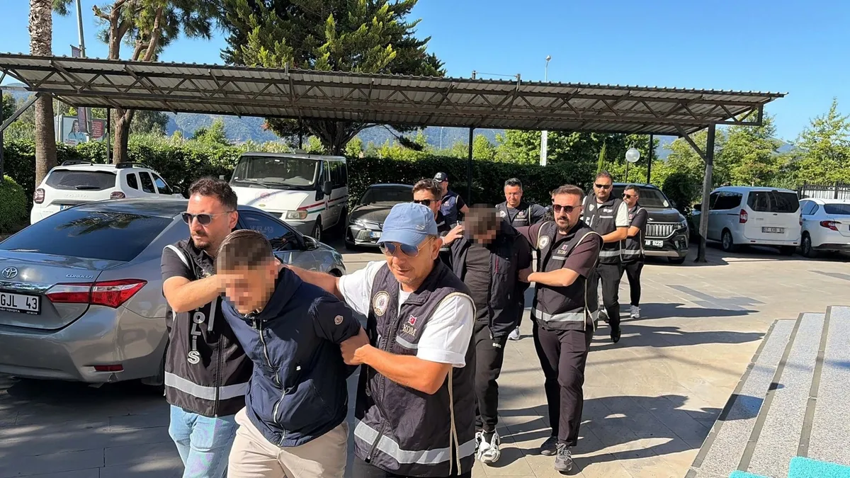 chpli-fethiye-belediye-baskani-alim-karacaya-silahli-saldiri-sorusturmasinda-gozalti-sayisi-6ya-cikti-1779786510665.jpeg CHP'li Fethiye Belediye Başkanı Alim Karaca'ya silahlı saldırı soruşturmasında gözaltı sayısı 6'ya çıktı-3
