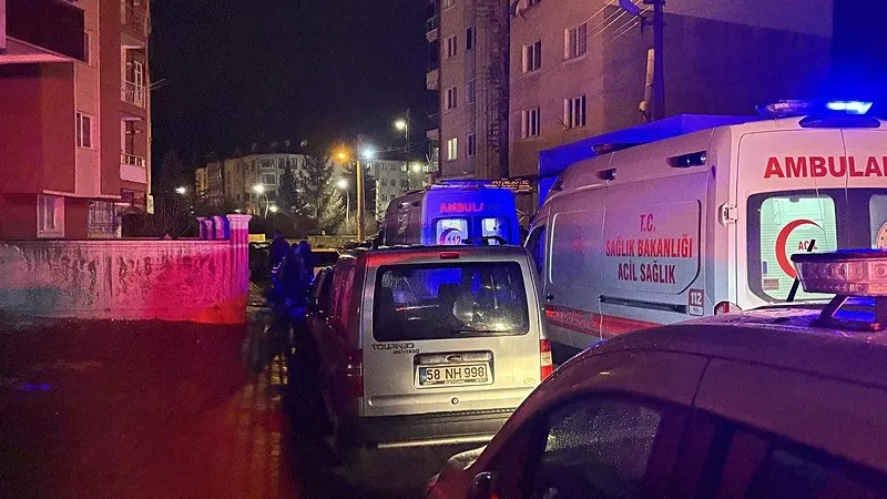 Sivas’ta iftar vakti dehşet: 15 yaşındaki çocuk babası ve ağabeyini öldürdü-4