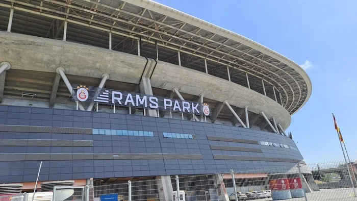 galatasaray-maci-iptal-mi-29-kasim-2023-galatasaray-manchester-united-maci-oynanacak-mi-ertelendi-mi-uefa-yetk-1701273859850.jpg Galatasaray maçı iptal mi? 29 Kasım 2023 Galatasaray Manchester United maçı oynanacak mı, ertelendi mi? UEFA yetkilileri...-5