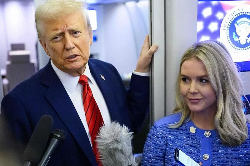 Donald Trump ve Karoline Leavitt (AFP)