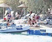 Azra Akın ailesiyle sezonu Bodrum’da açtı!