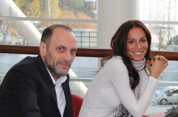 adnan-aksoydan-bosanmak-uzere-olan-guzide-duran-paylasimlarla-esini-bombaladi-kendisine-yeteri-kadar-1646594713093.jpeg Adnan Aksoy’dan boşanmak üzere olan Güzide Duran paylaşımlarla eşini bombaladı! "Kendisine yeteri kadar..."-7