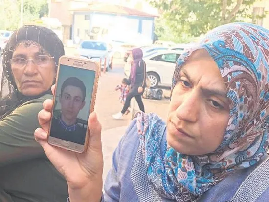 Diyarbakır'da HDP önünde eylem yapan annelerin isyanı: Bizim çocuklar dağda bunlar koltuklarda-1