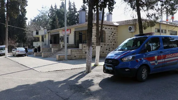 el-frenini-cekmeyi-unuttu-traktorun-altinda-kalip-hayatini-kaybetti-1614693015260.jpg El frenini çekmeyi unuttu! Traktörün altında kalıp hayatını kaybetti-2