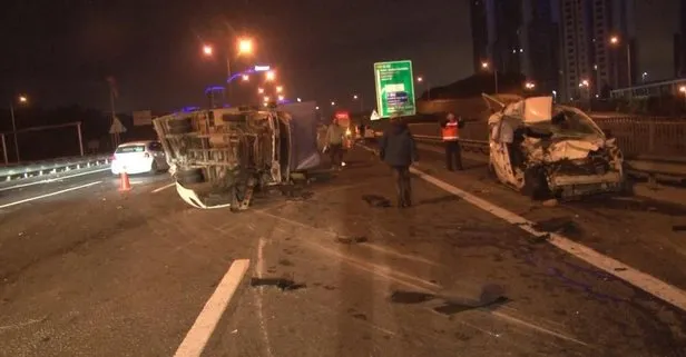 TEM Otoyolu’nda feci kaza! Hafif ticari araç kamyonete arkadan çarptı: 4 yaralı