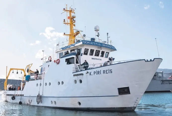 Koca Piri Reis demir alıyor