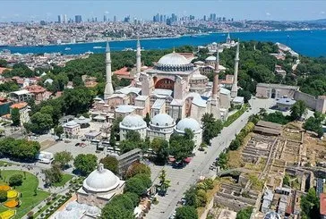 Ayasofya Camii önünde Yunan provokasyonu: Bir gün gerçek sahibine dönecek!