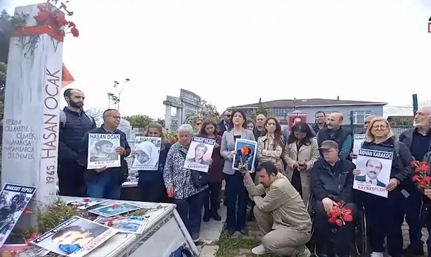 hdpkkli-pervin-buldan-mlkpli-terorist-hasan-ocakin-mezarinda-kilicdarogluna-oy-istedi-1684585132660.jpeg HDPKK'lı Pervin Buldan MLKP'li terörist Hasan Ocak'ın mezarında Kılıçdaroğlu'na oy istedi!-2