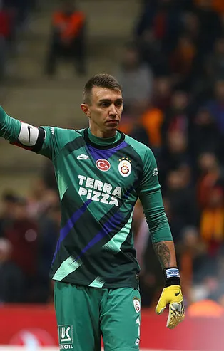 Galatasaray kalecisi Fernando Muslera'dan haber var | Ameliyattan çıktı
