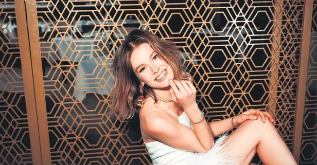 Burcu Biricik MAG dergisi için anlattı! "Yeşilçam’a hayranım"