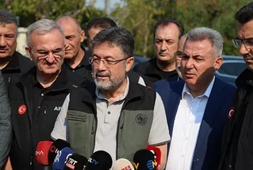 Bakan Yumaklı: "İzmir'de yangın şehirden uzaklaştı, tehlike kalmadı"