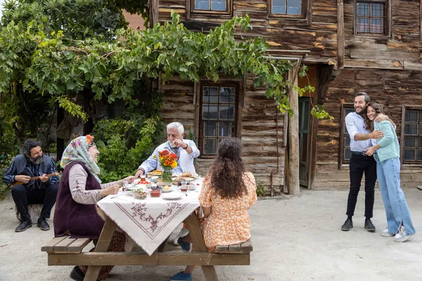 gul-masali-16-bolum-fragmani-yayinlandi-umarim-beni-affedersin-1665009508541.jpg Gül Masalı 16. bölüm fragmanı yayınlandı! “Umarım beni affedersin”-3