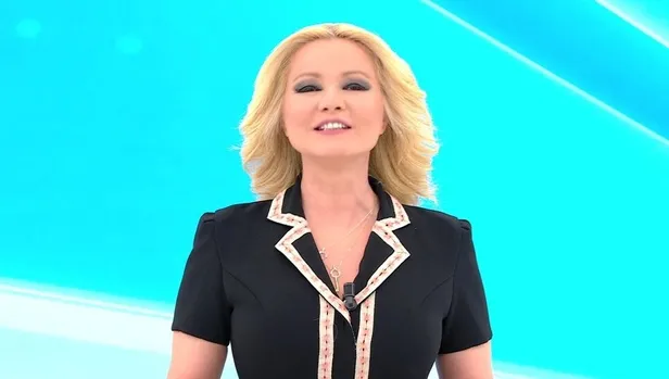 1697190696348.jpg Büyüyünce sunucu olacağım' hallerine bakın! 1 yıl önce evlenen Müge Anlı'nın çocukluk fotoğrafı ortaya çıktı! 'Meğer küçükken...-2
