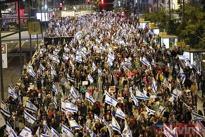 Tel Aviv katil Netanyahu’ya karşı ayaklandı! On binler sokakta: Ben Gvir teröristtir