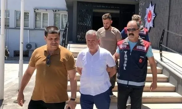 kurban-eti-yerine-kolilerden-bozuk-salam-sucuk-cikmisti-baba-ogulun-mahkeme-salonundaki-piskinlikleri-pes-dedi-1703166062800.jpeg Kurban eti yerine kolilerden bozuk salam, sucuk çıkmıştı! Baba- oğulun Mahkeme salonundaki pişkinlikleri pes dedirtti-6