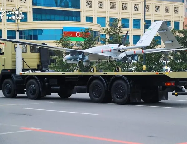 Zafer Günü kutlamalarına SİHA damgası! Mehter Marşı ile sergilendiler!-2